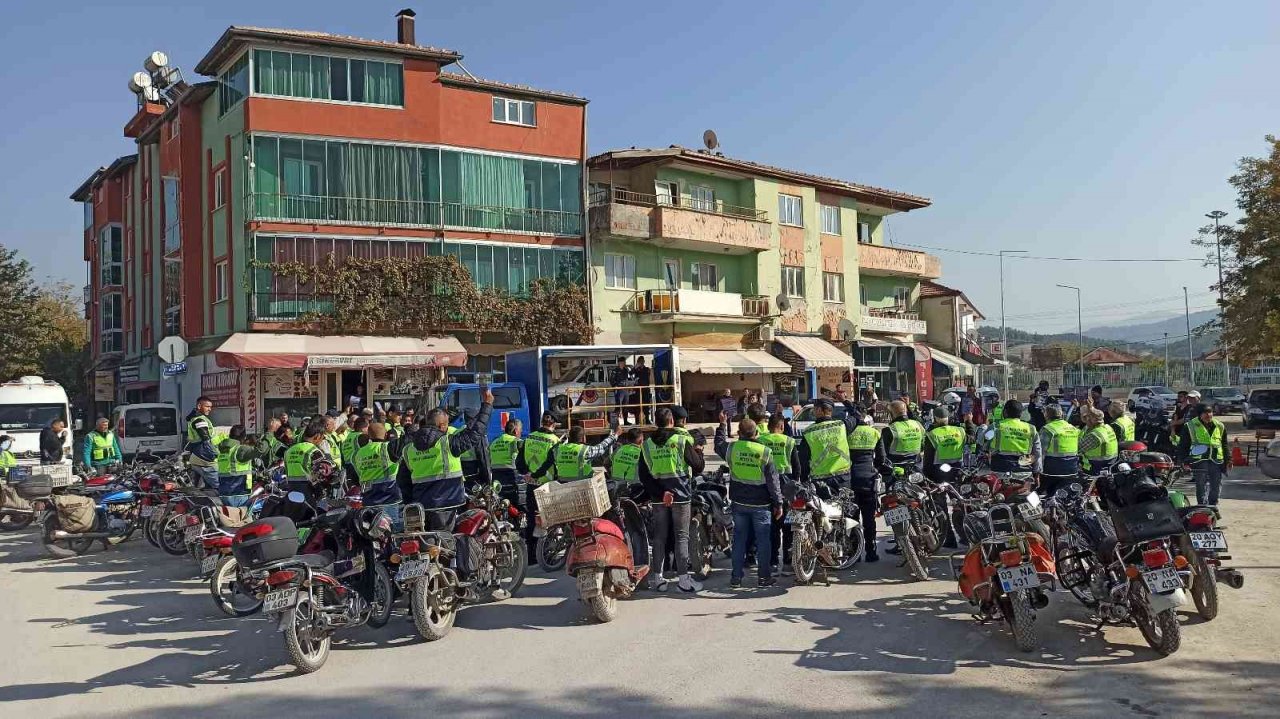 Jandarma motosiklet sürücülerine reflektif yelek dağıttı