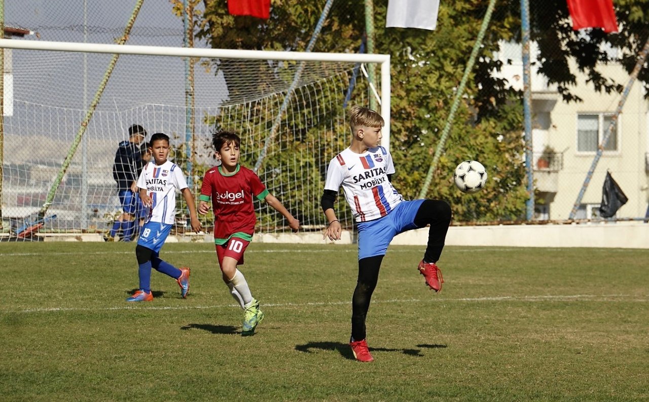 Denizlili sporcular bu turnuvada boy gösteriyor