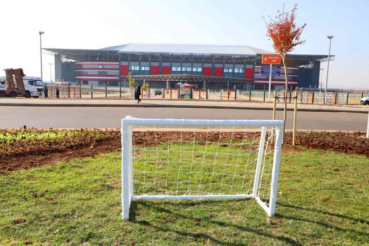 Diyarbakır’da milli maç öncesi çevre düzenleme çalışmaları tamamlandı