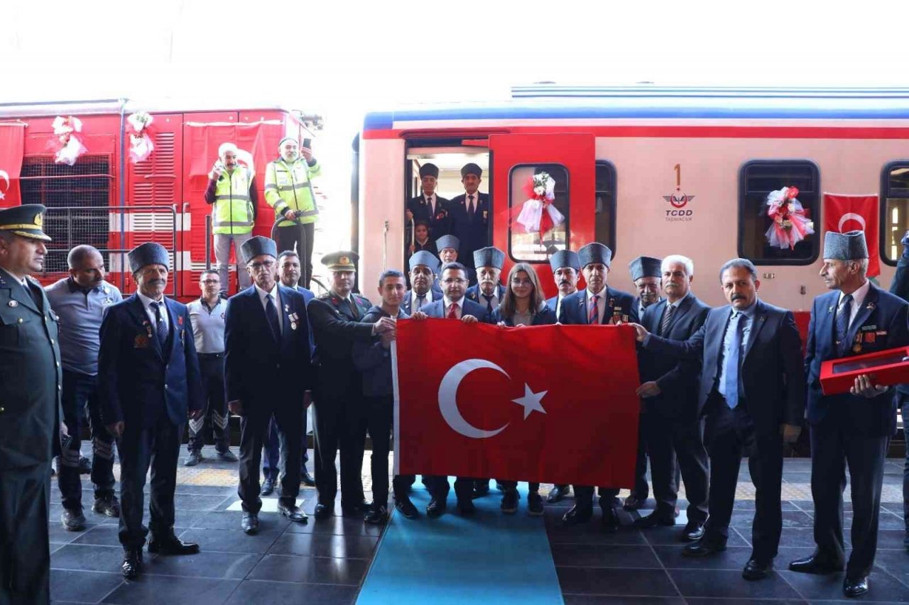 Mustafa Kemal Atatürk’ün Diyarbakır’a gelişinin 85. yıldönümü temsili karşılama ile kutlandı