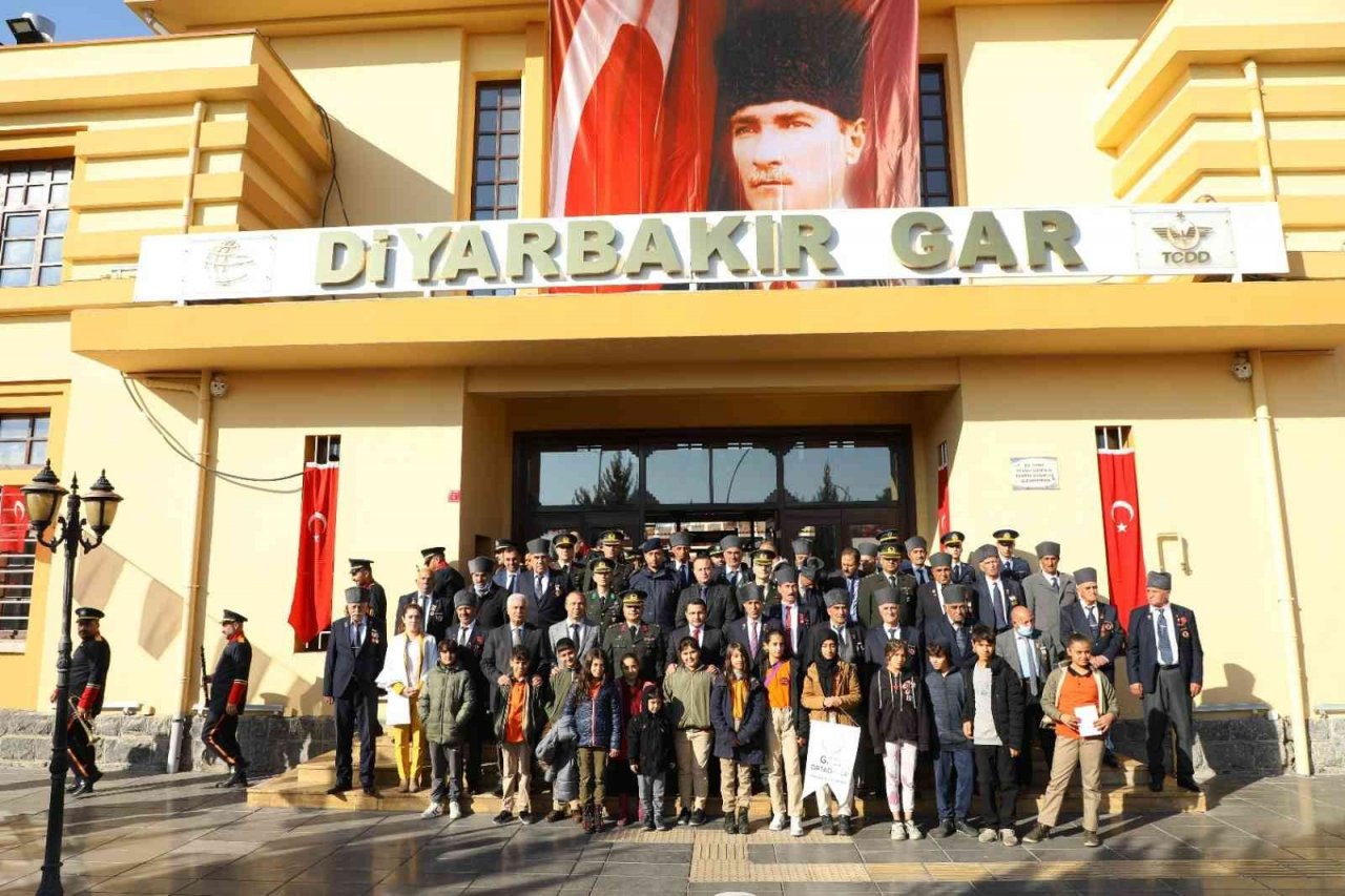 Mustafa Kemal Atatürk’ün Diyarbakır’a gelişinin 85. yıldönümü temsili karşılama ile kutlandı