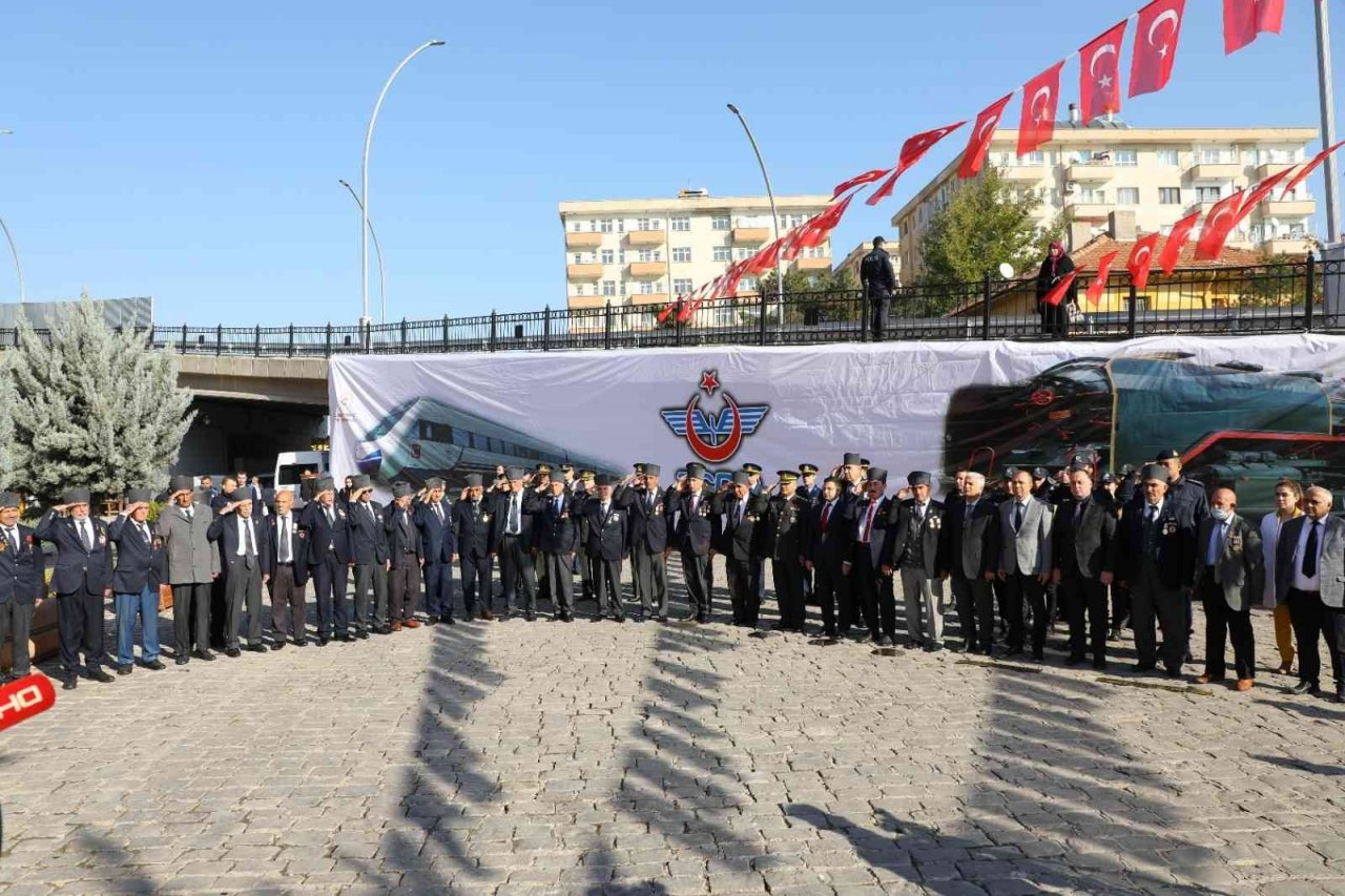 Mustafa Kemal Atatürk’ün Diyarbakır’a gelişinin 85. yıldönümü temsili karşılama ile kutlandı