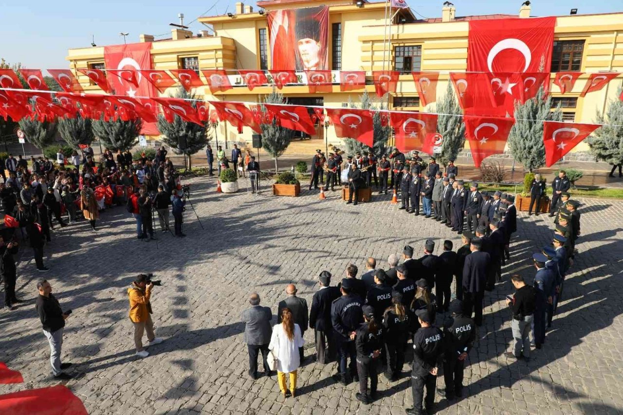 Mustafa Kemal Atatürk’ün Diyarbakır’a gelişinin 85. yıldönümü temsili karşılama ile kutlandı
