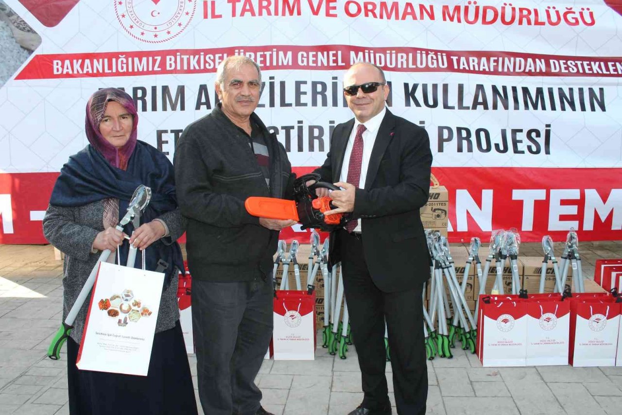 Fındık budama ekipmanları teslim edildi