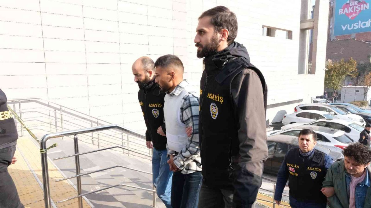 Eğlence mekanındaki cinayetin şüphelisi 17 kişi adliyeye sevk edildi