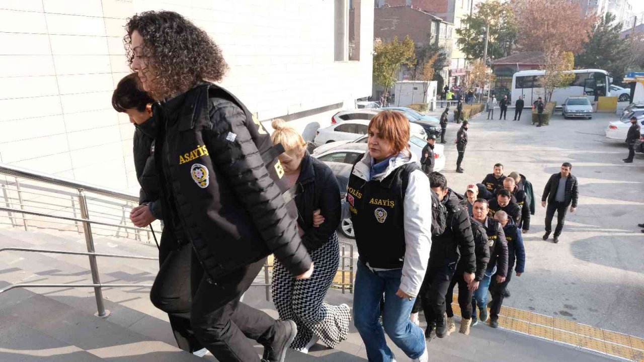 Eğlence mekanındaki cinayetin şüphelisi 17 kişi adliyeye sevk edildi