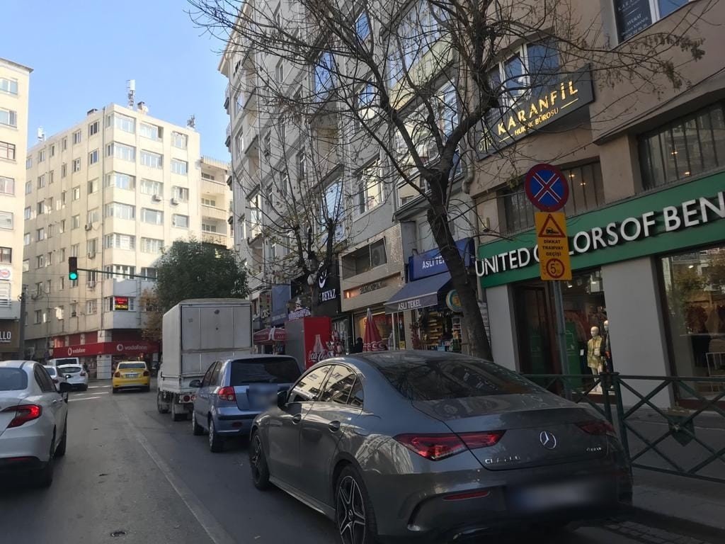 Duyarsız sürücüler trafiği böyle sıkıştırıyor