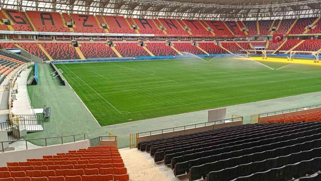 Gaziantep Kalyon Stadı milli maça hazırlanıyor