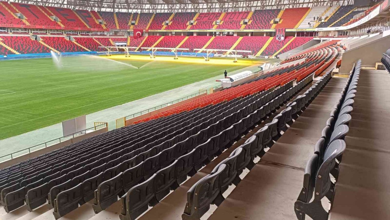 Gaziantep Kalyon Stadı milli maça hazırlanıyor