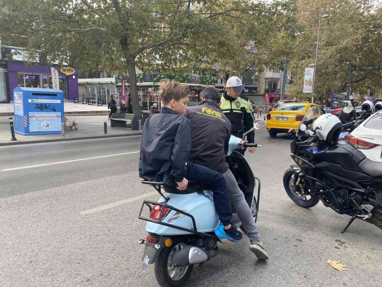 Kadıköy’de elektrikli scooter denetiminde sürücülere ceza yağdı