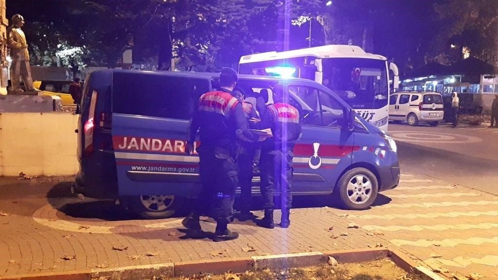 Jandarmanın yakaladığı 4 hırsızlık zanlısından 2’si tutuklandı