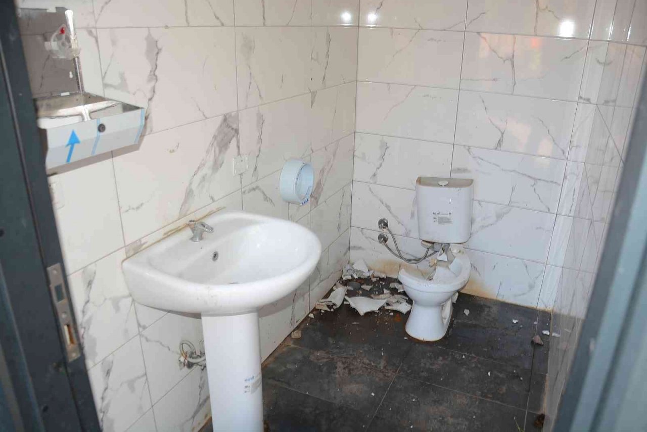 Mersin’de mesire alanındaki tesislere çirkin saldırı