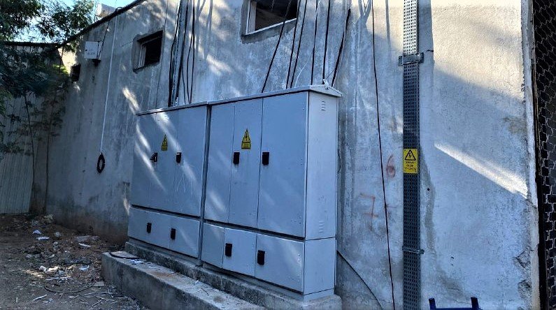 Yer altından kilometrelerce yürüyerek elektrik kablolarını çalan hırsızlar hal esnafını canından bezdirdi