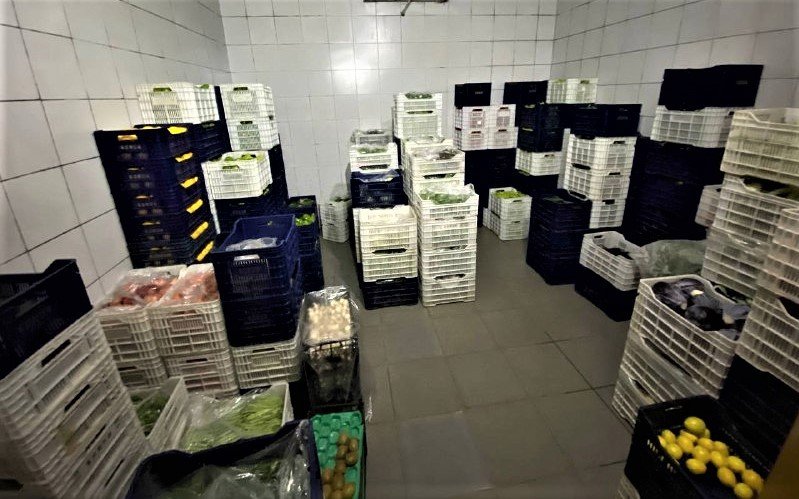 Yer altından kilometrelerce yürüyerek elektrik kablolarını çalan hırsızlar hal esnafını canından bezdirdi