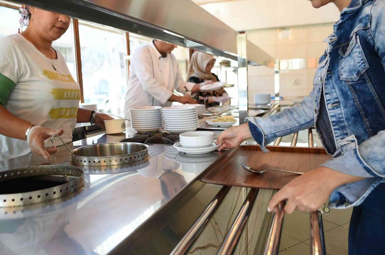 Tarsus’taki Halk Restorana büyük ilgi