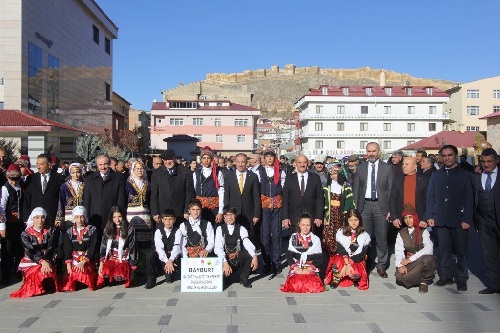 Bayburt’ta, Yıldızlar Türkiye Şampiyonası öncesi kortej yürüyüşü yapıldı