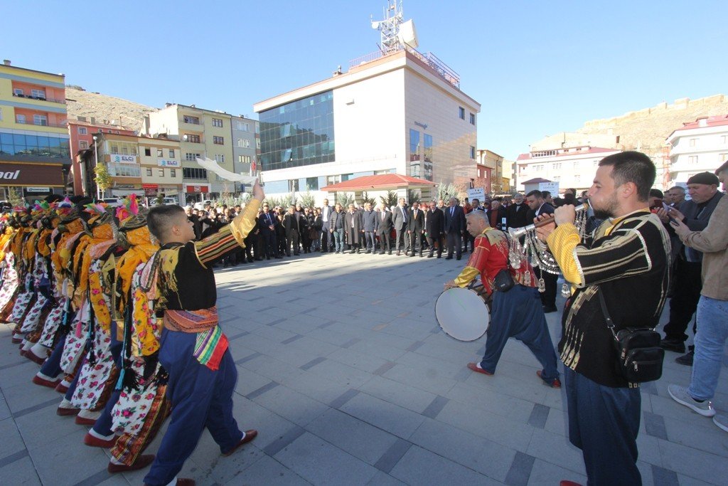 Bayburt’ta, Yıldızlar Türkiye Şampiyonası öncesi kortej yürüyüşü yapıldı