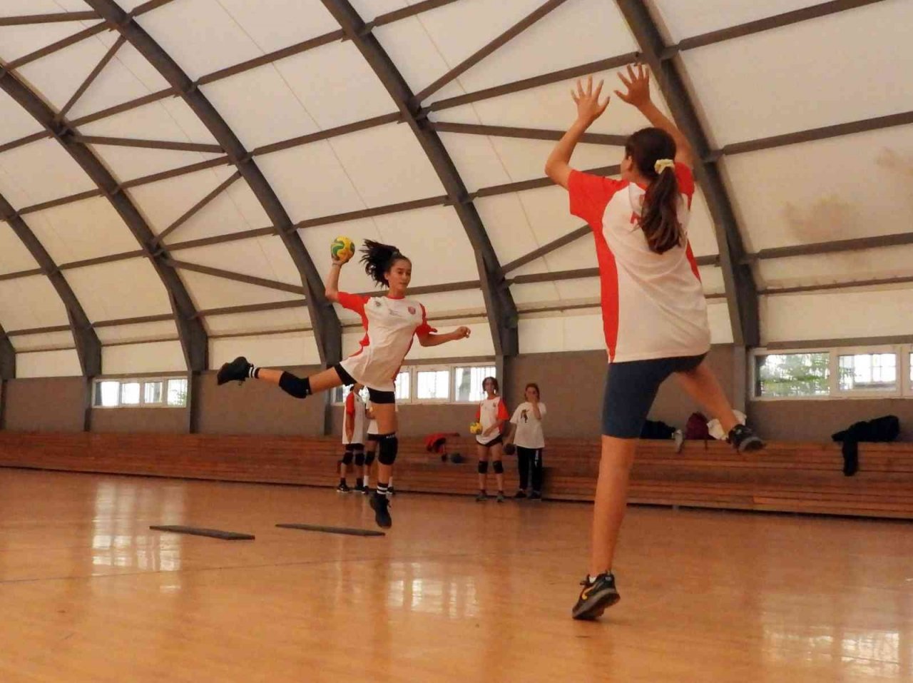 Kepez Belediye Hentbol Takımında hedef önce Antalya, ardından bölge şampiyonluğu