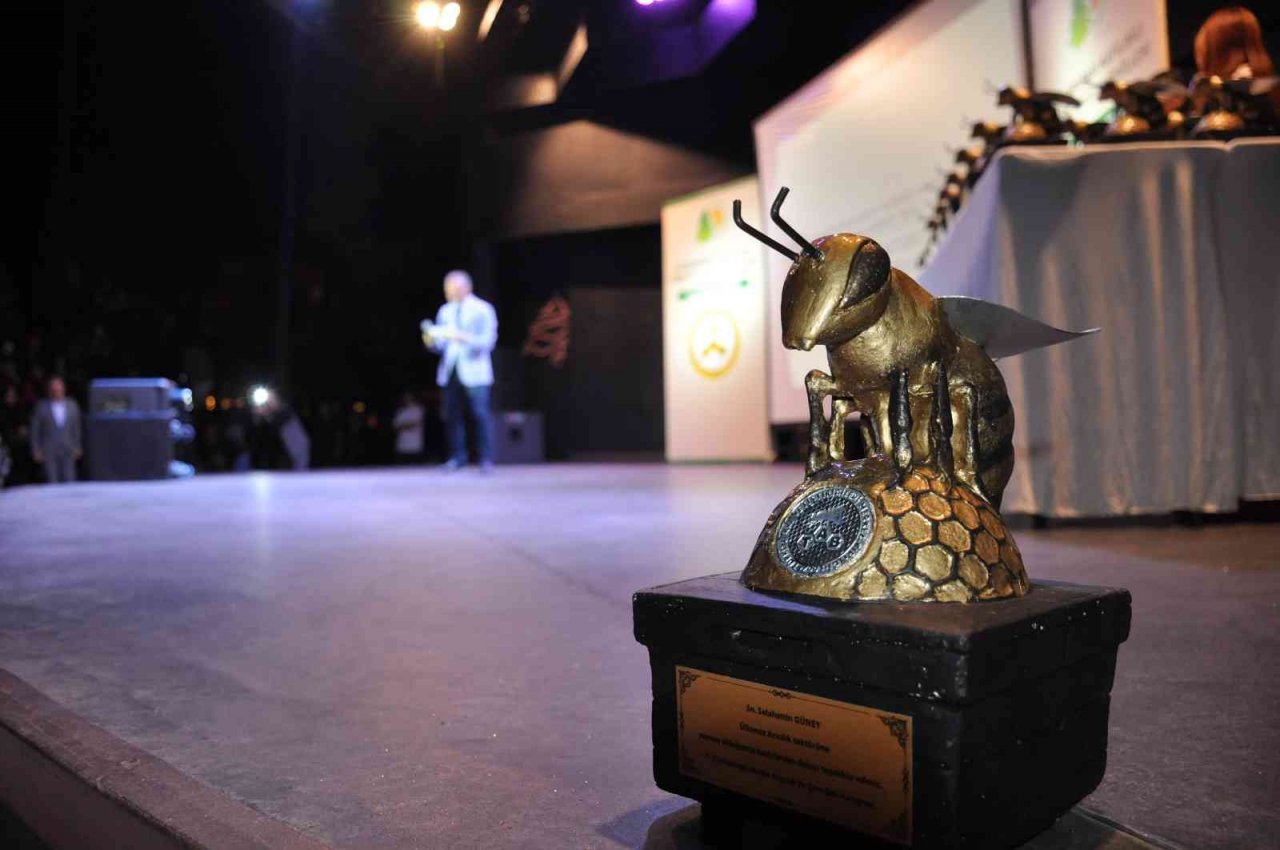 Muğla’da başarılı arıcılar ödüllendirildi