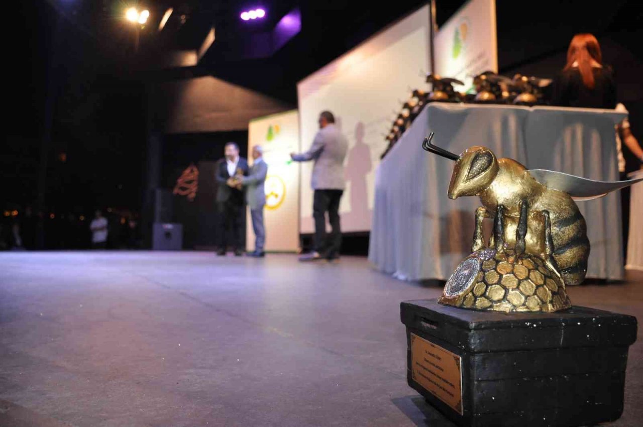 Muğla’da başarılı arıcılar ödüllendirildi