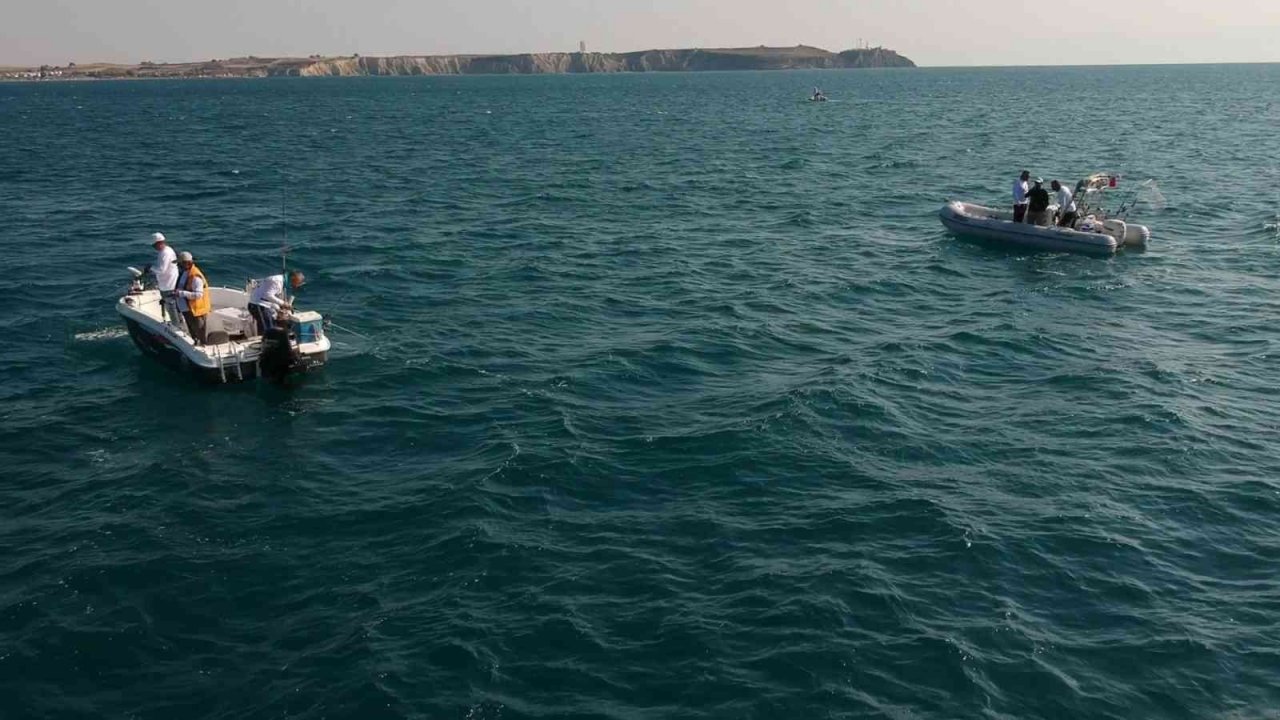 Karataş’taki JİG Turnuvası’nda “Büyük Balık” LÖSEV’e gitti