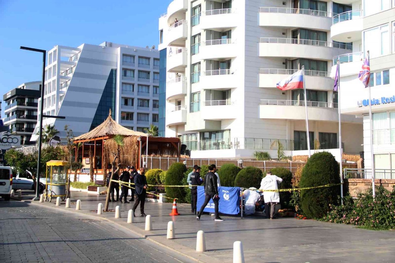 Oteller bölgesinde yaşadığı bankta ölü bulundu