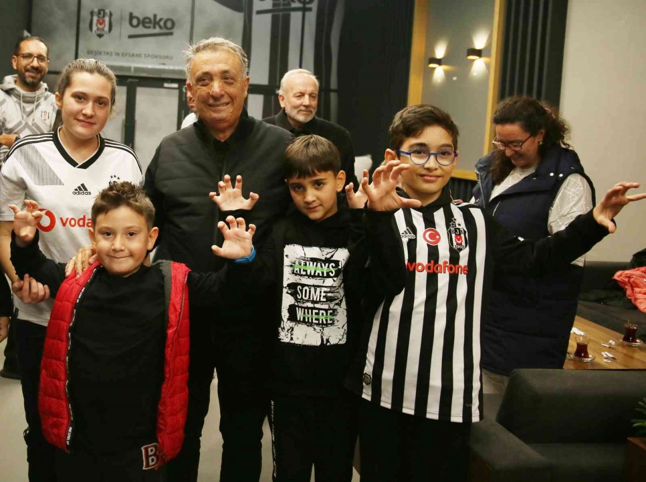 Ahmet Nur Çebi, şehit aileleriyle buluştu