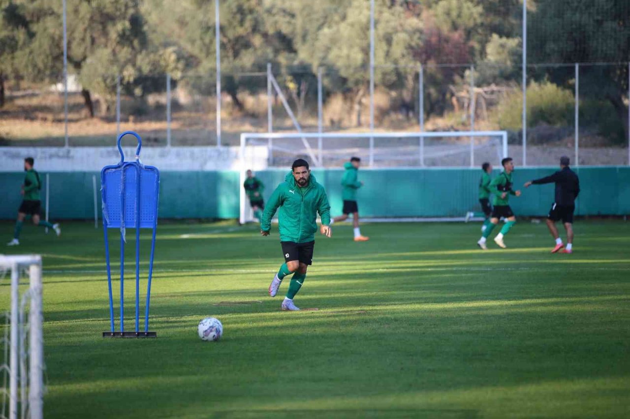 İsmet Taşdemir: "Tuzlaspor maçında geçen haftayı telafi etmemiz gerekiyor"