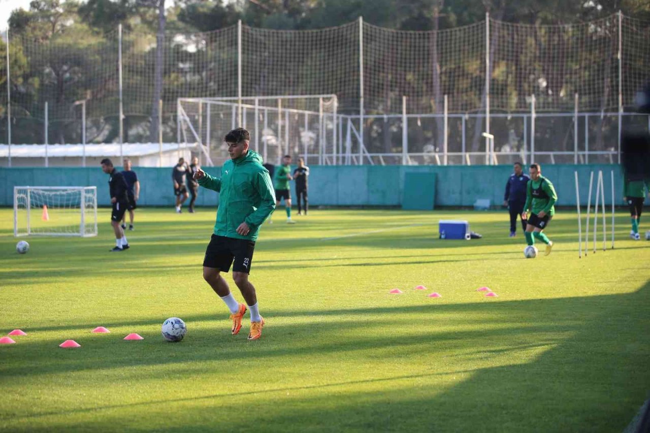 İsmet Taşdemir: "Tuzlaspor maçında geçen haftayı telafi etmemiz gerekiyor"
