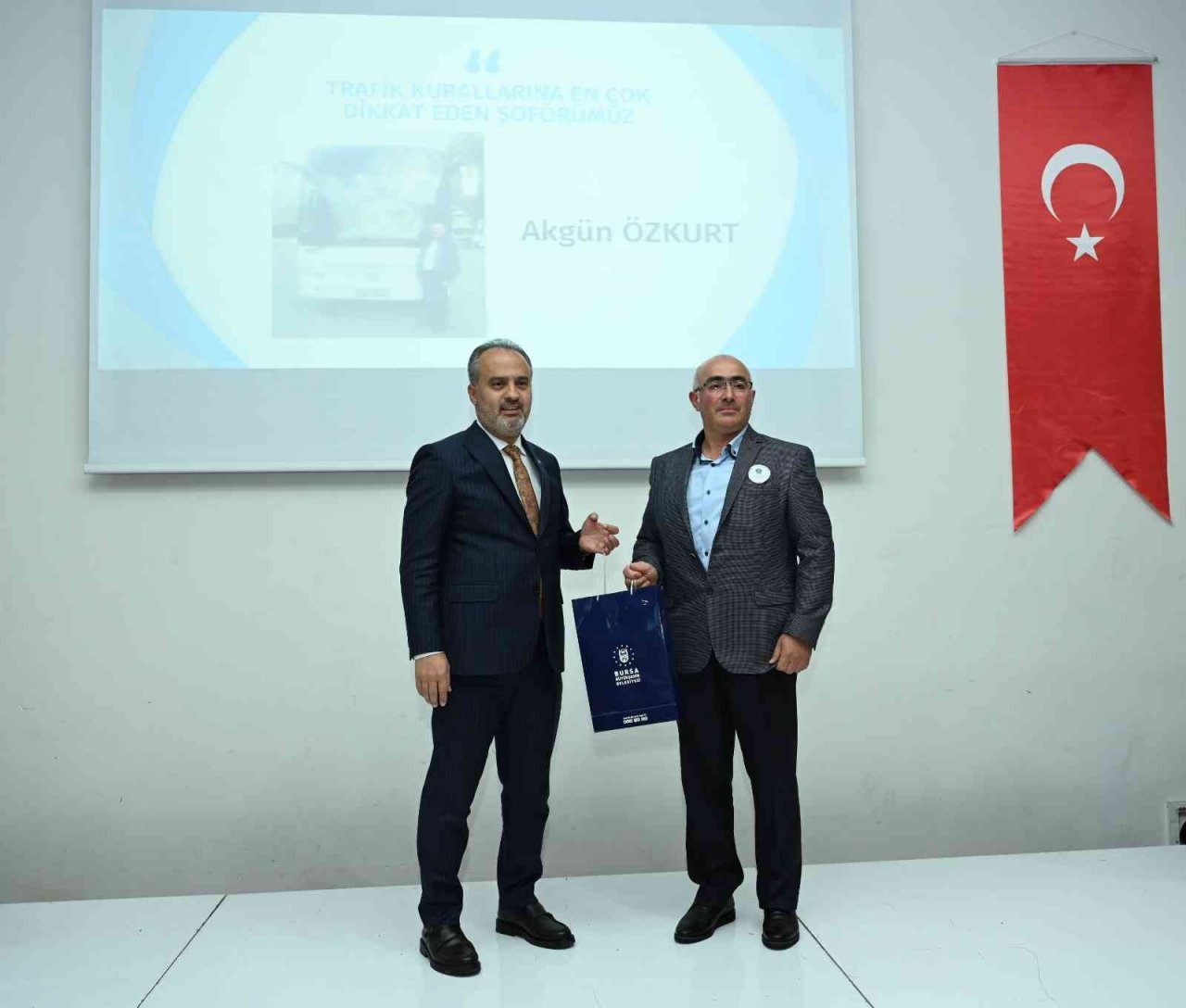 Başkan Aktaş’tan personelin ‘en’lerine ödül