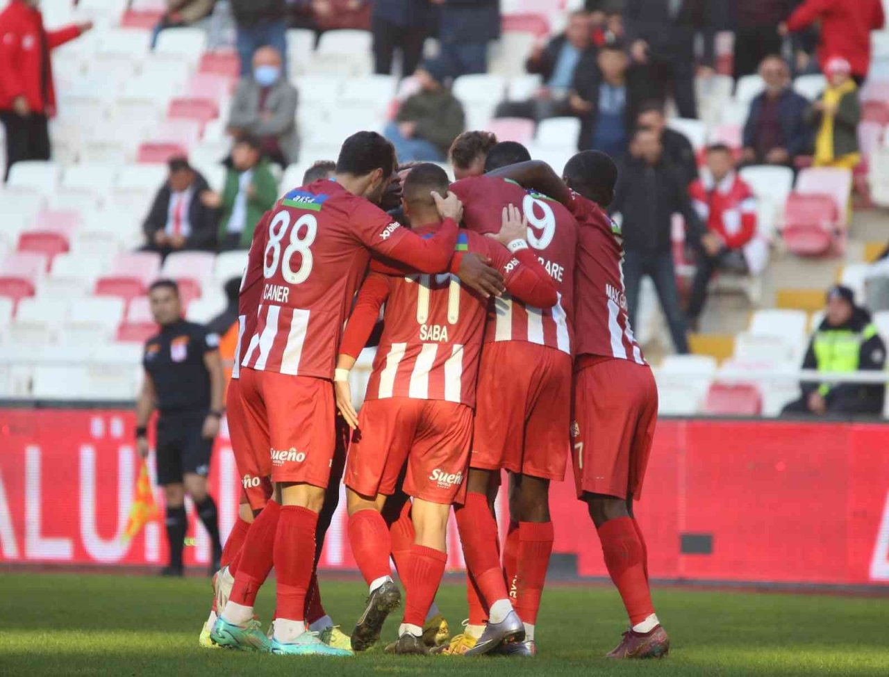 Sivasspor 11 puanla ateş hattında