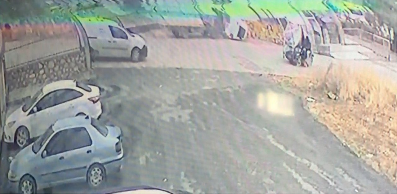 Kupası açılarak oyun parkına dalan kamyonetin sürücüsü hayatını kaybetti