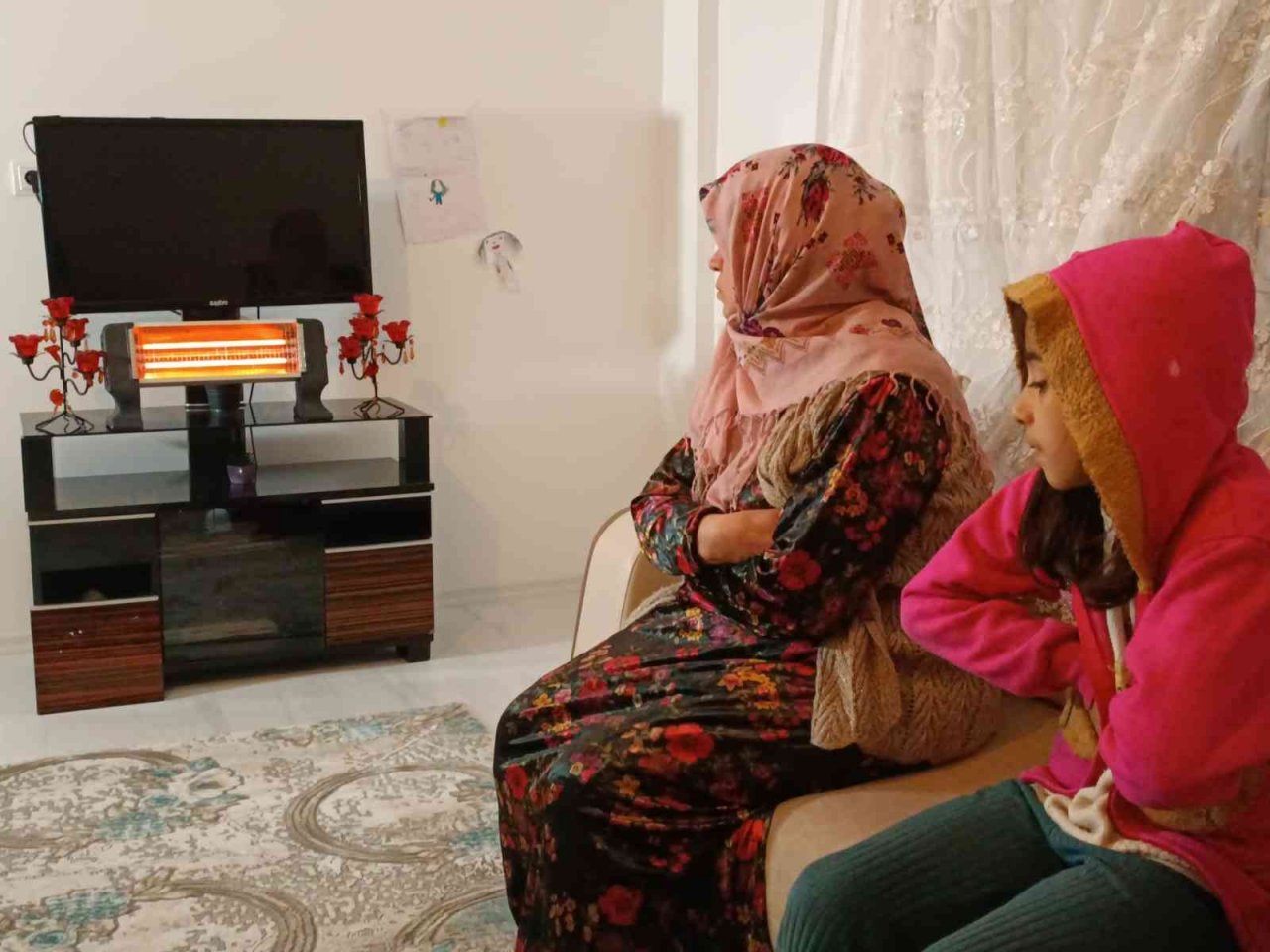 Müteahhitle dağıtım şirketi arasındaki sorun apartmanı 8 aydır elektriksiz bıraktı