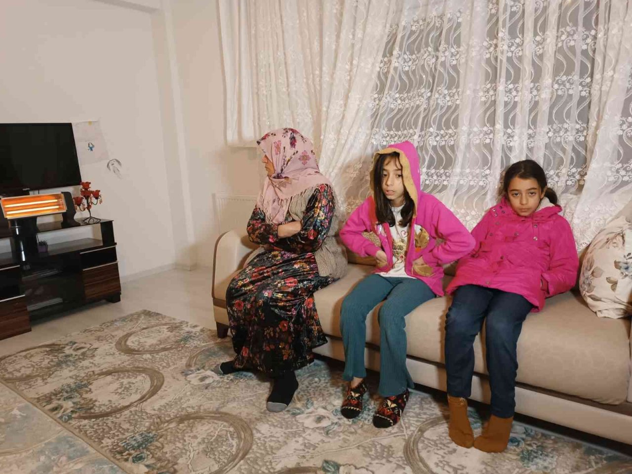 Müteahhitle dağıtım şirketi arasındaki sorun apartmanı 8 aydır elektriksiz bıraktı