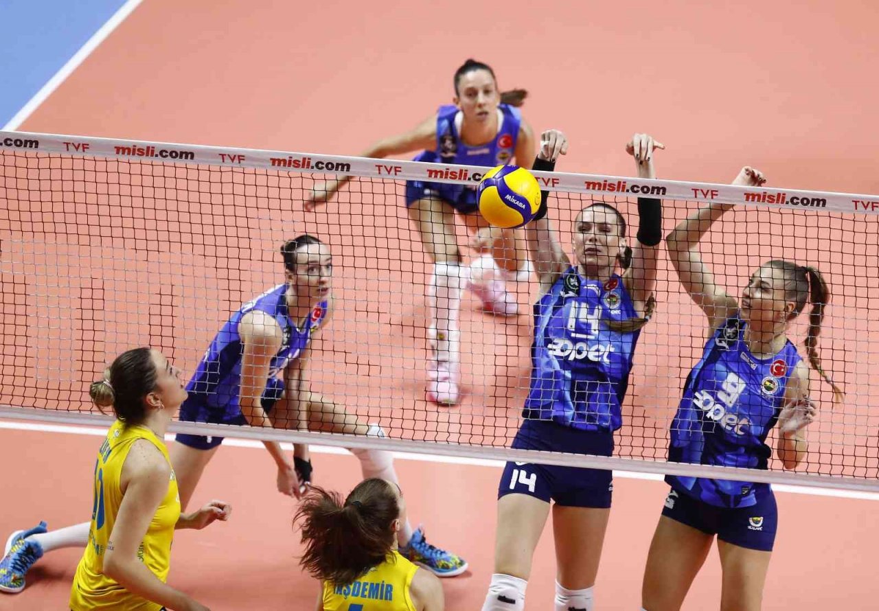 Sultanlar Ligi: Fenerbahçe Opet: 3 - PTT: 0