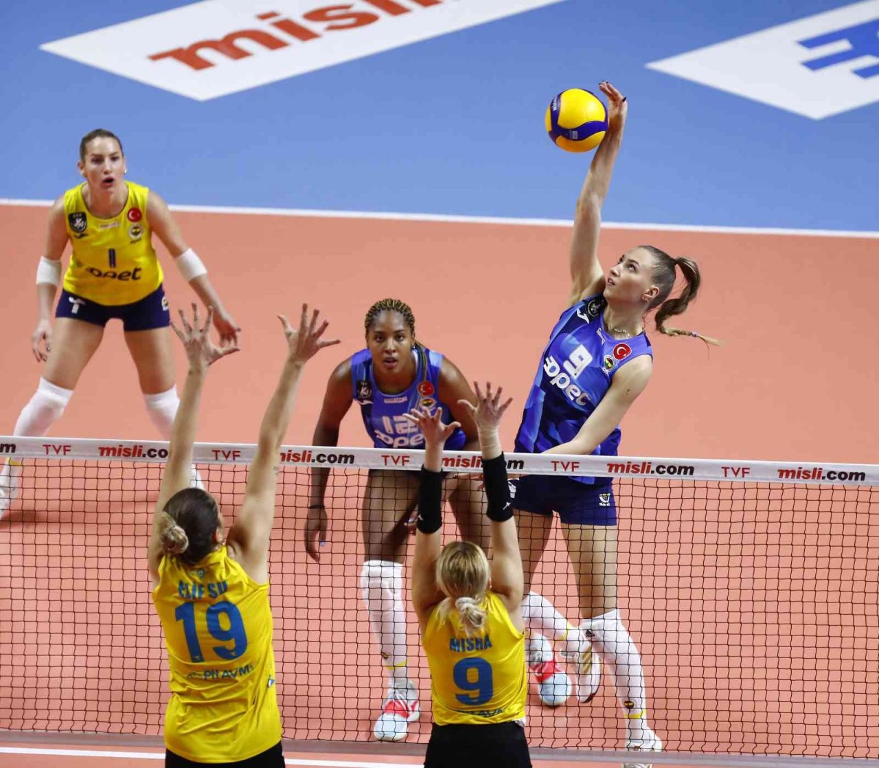 Sultanlar Ligi: Fenerbahçe Opet: 3 - PTT: 0