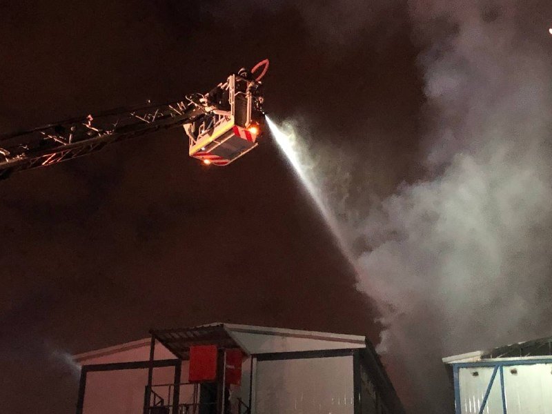 Ataşehir’de inşaat şantiyesinde korkutan yangın