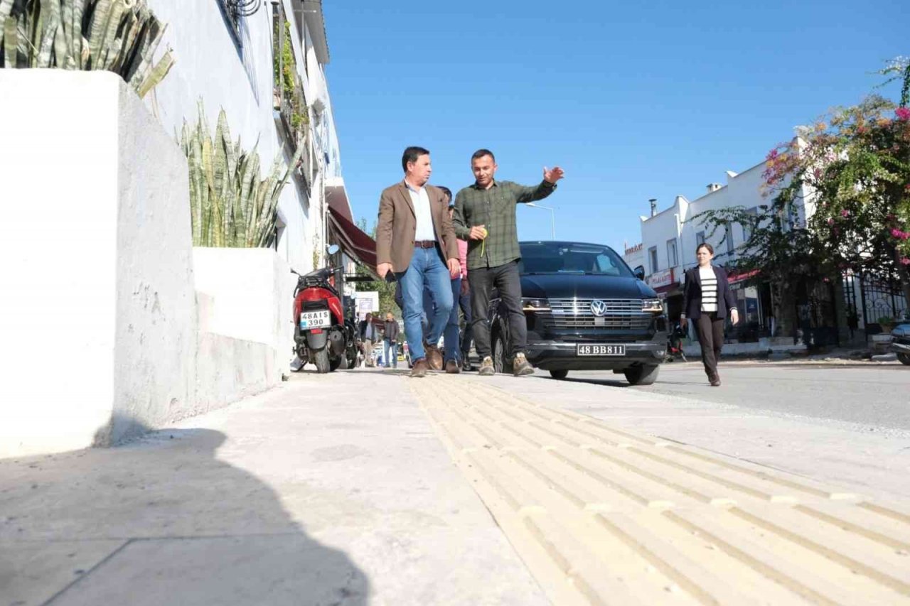 Kaldırım ve yol yenileme çalışmaları sürüyor