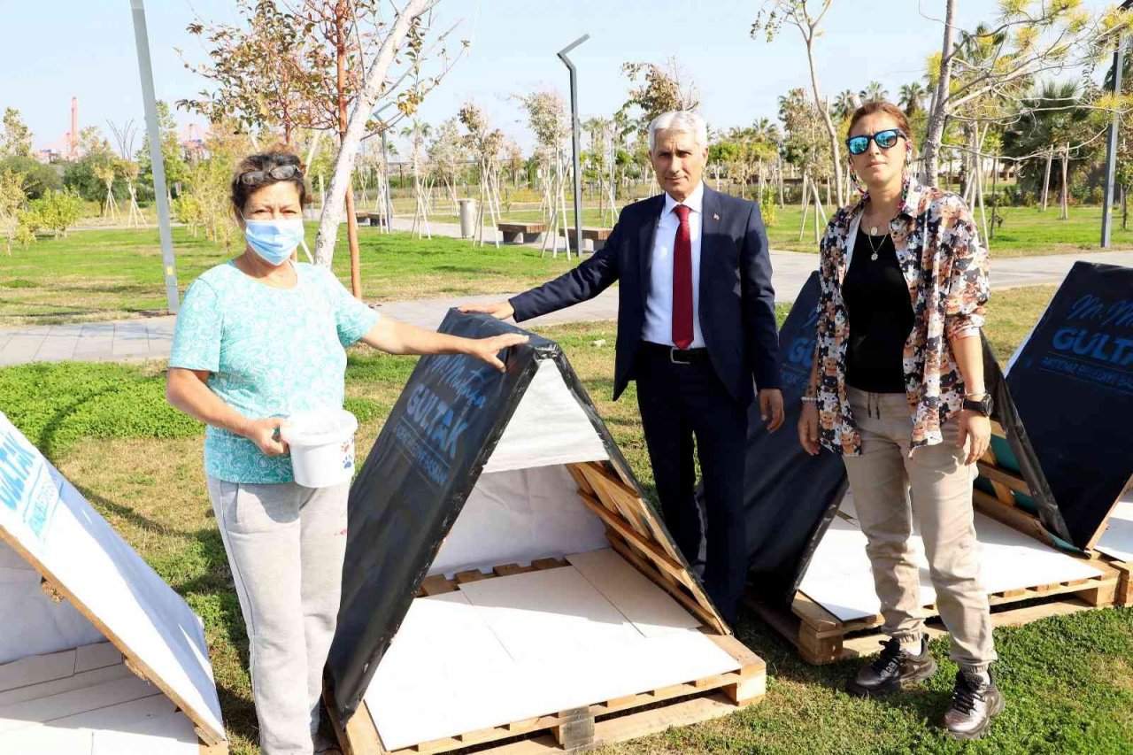 Mersin’de köpek kulübeleri, kedi yuvaları ve kuş evleri dağıtıldı