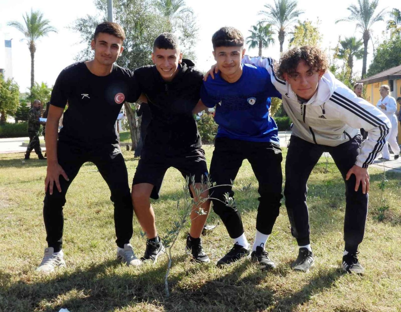 Geleceğin sporcuları zeytin fidanı dikti