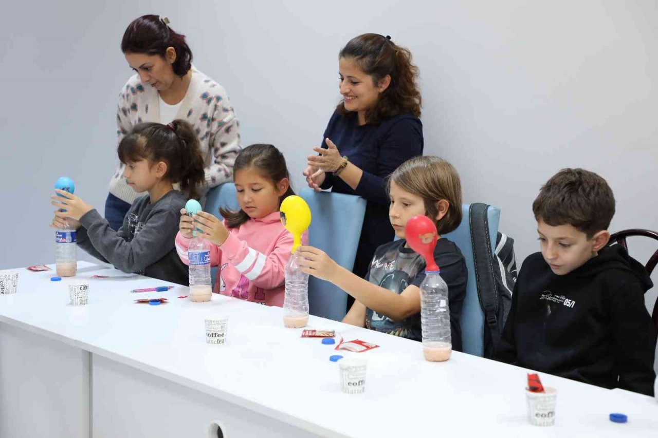 Mudanyalı çocuklar ara tatili deney atölyelerinde değerlendiriyor