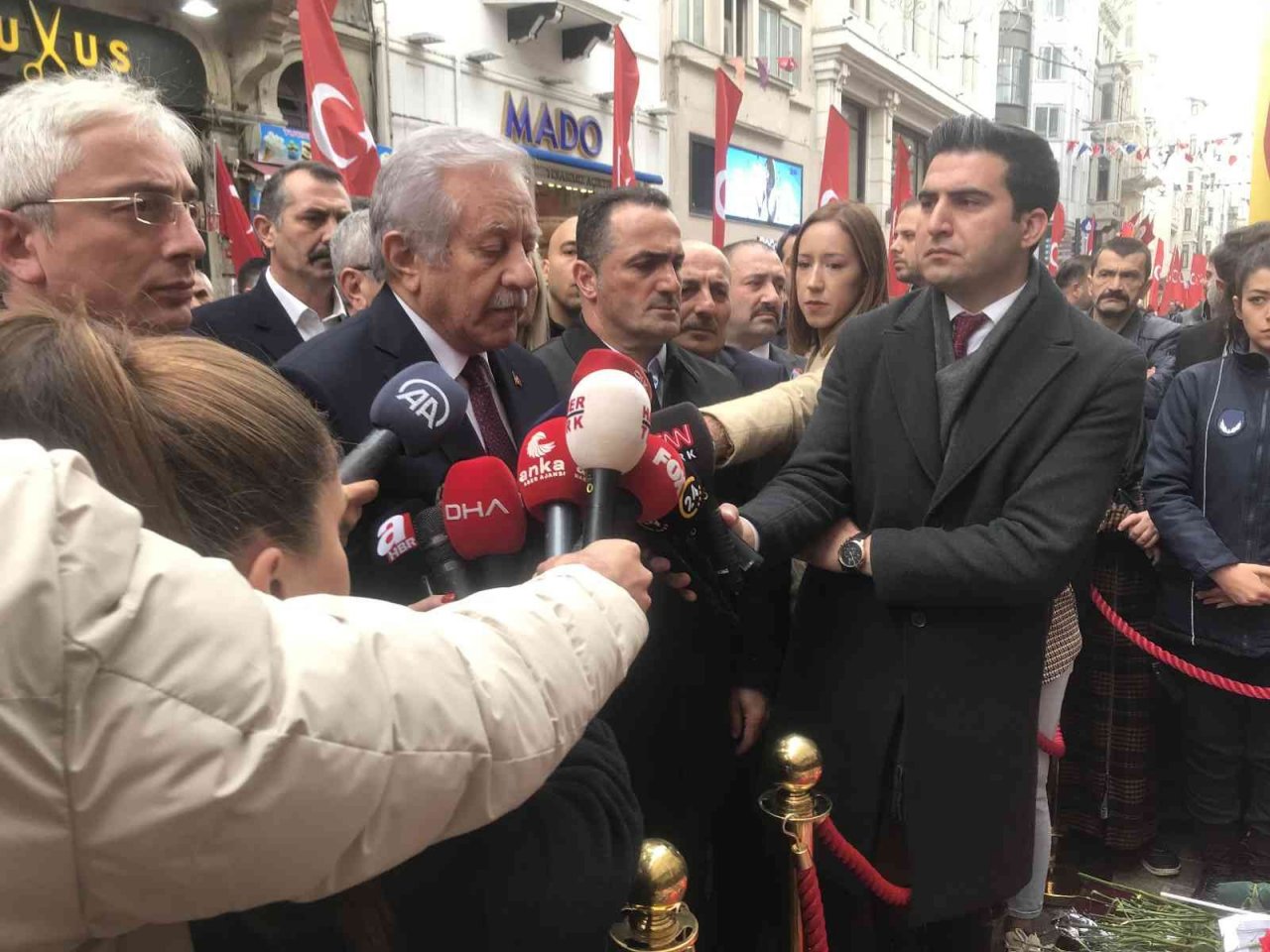 TBMM Başkanvekili Celal Adan, terör saldırısının yaşandığı İstiklal Caddesi’nde açıklamalarda bulundu