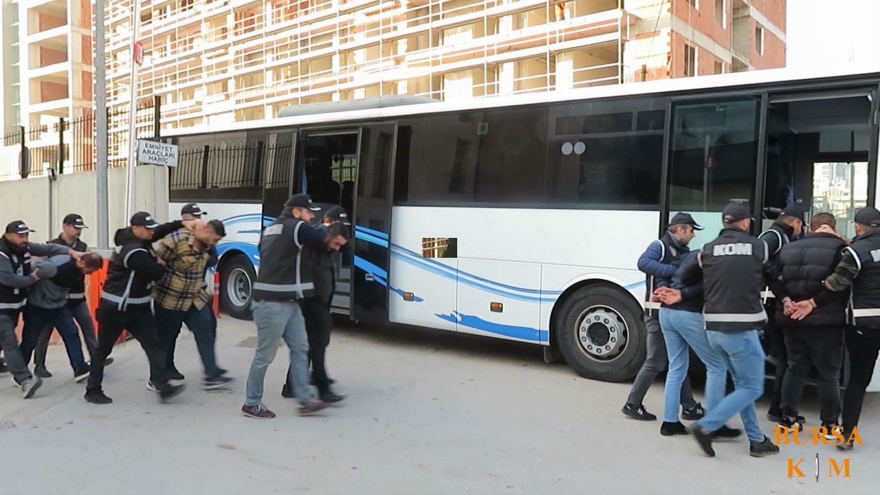 Yurt dışından gelen maden yüklü tırları gasp eden 11 kişi tutuklandı