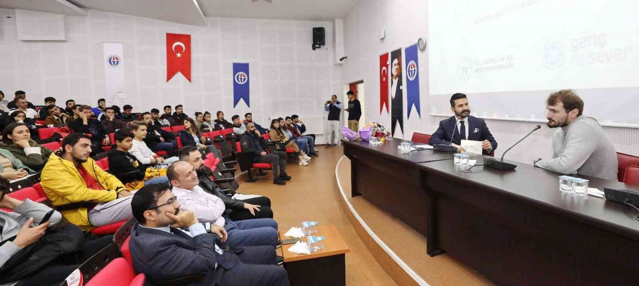 Birkan Batuk üniversite öğrencileriyle buluştu