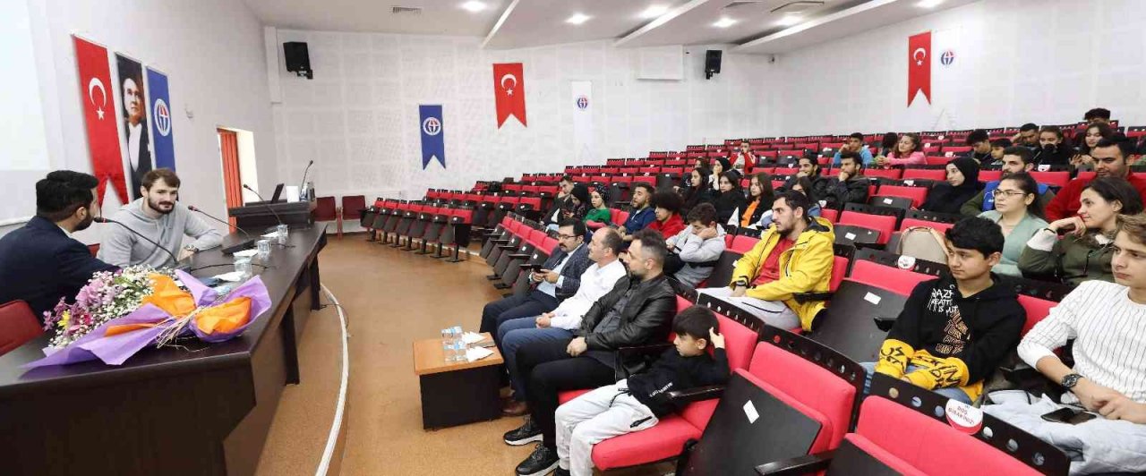 Birkan Batuk üniversite öğrencileriyle buluştu