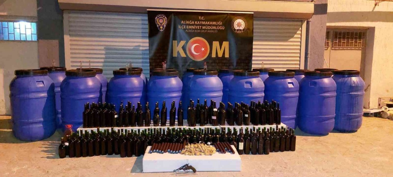 İzmir polisi muhtemel facianın önüne geçti: 4 ton sahte şarap ele geçirildi