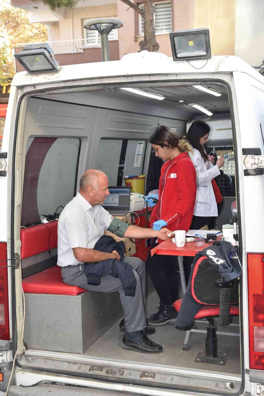 Yunusemre personelinden kan bağışı