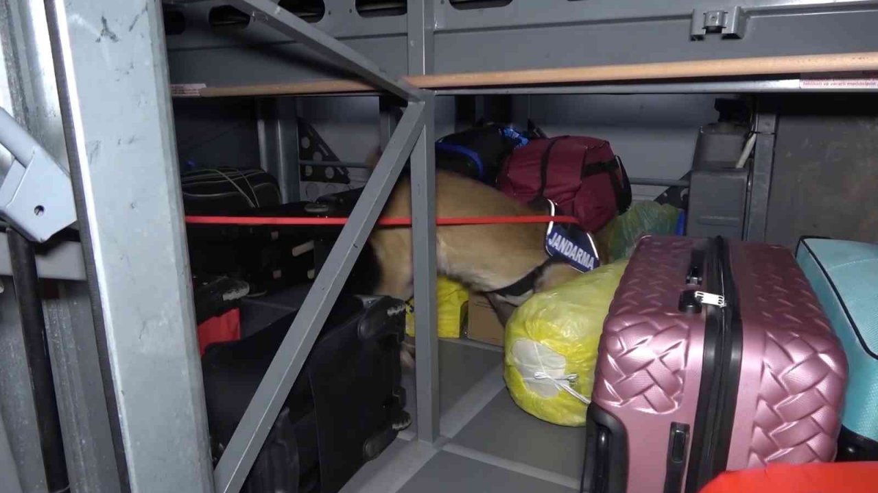 43 ilin geçiş güzergahında uyuşturucuya geçit yok: Bu kez matkaptan çıktı