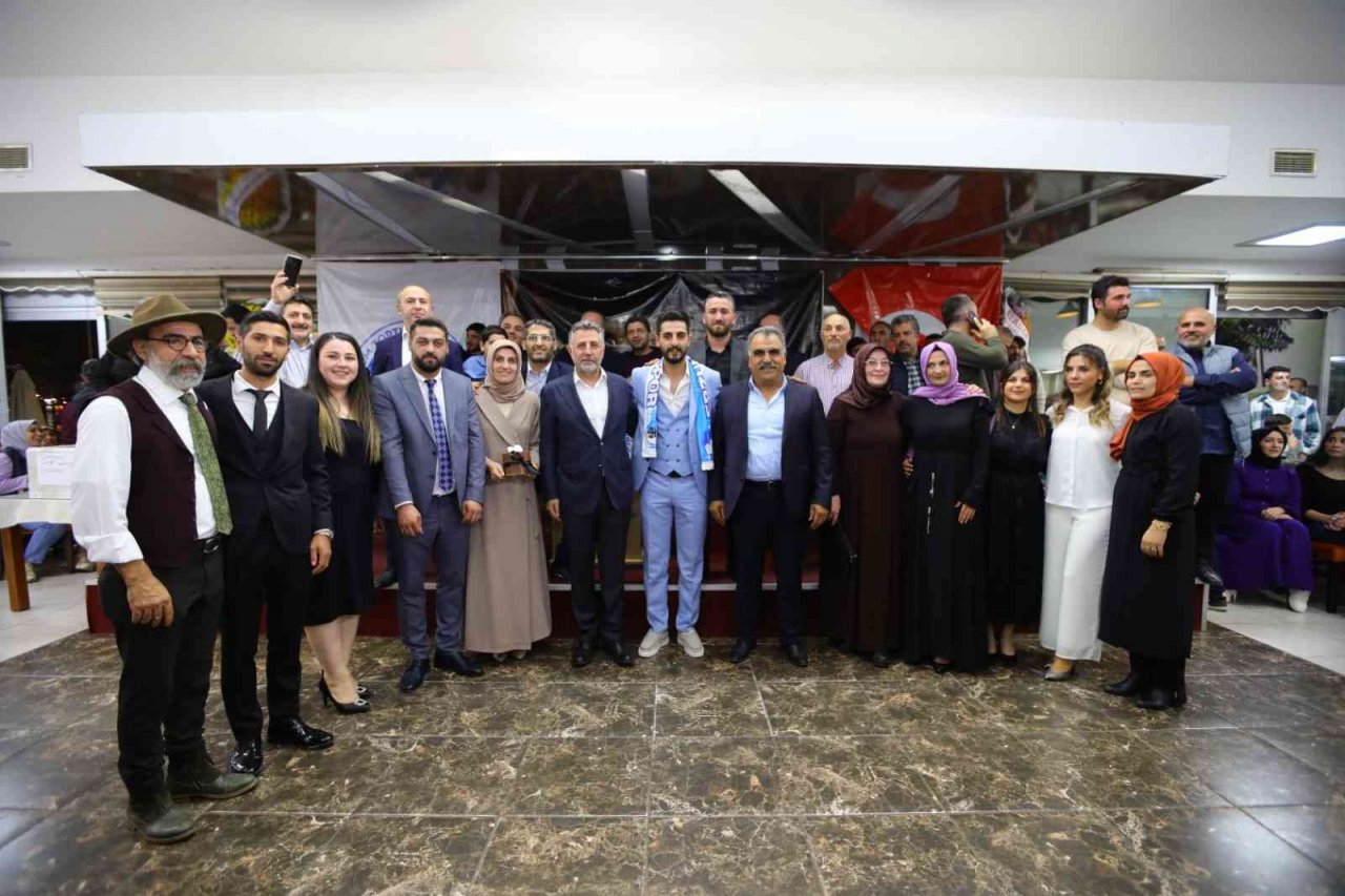 Erzurumlulardan Başkan Sandal’a meşaleli karşılama