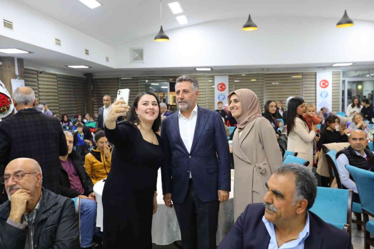 Erzurumlulardan Başkan Sandal’a meşaleli karşılama